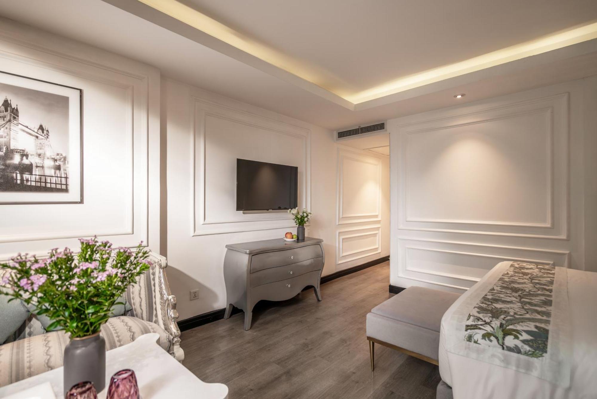 Suite Nhìn Ra Thành Phố - Trà Chiều